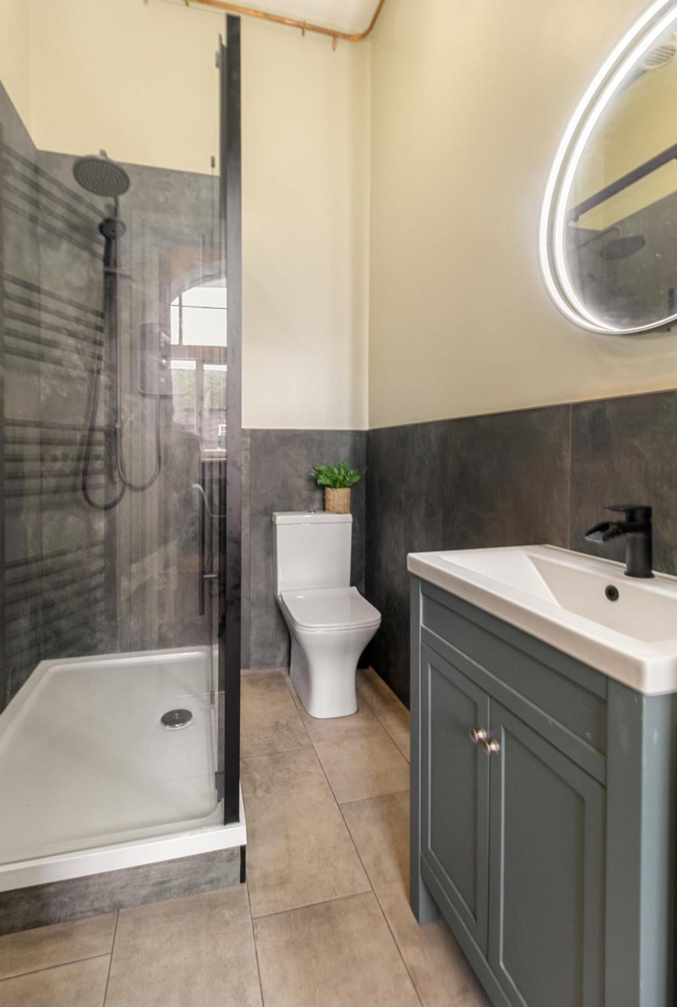 Whiskawaystays - Shaw Mews - Apartment 3 Устър Екстериор снимка
