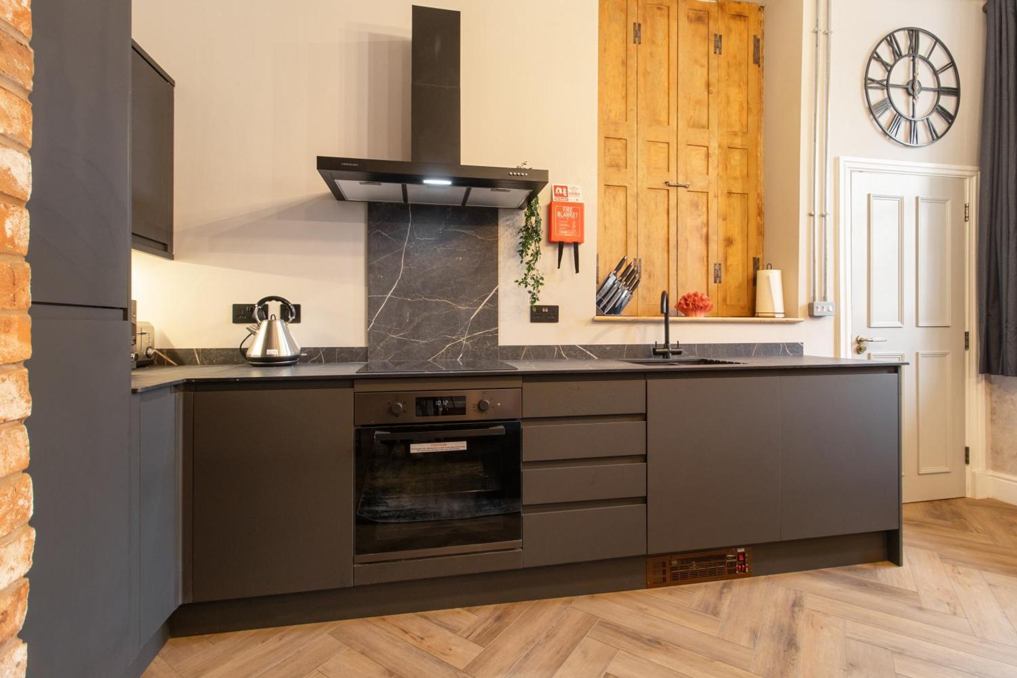 Whiskawaystays - Shaw Mews - Apartment 3 Устър Екстериор снимка