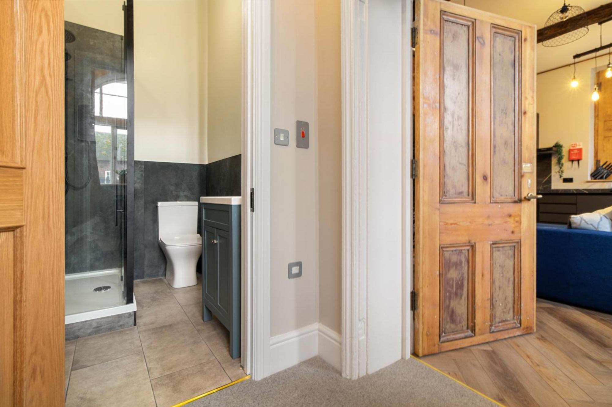 Whiskawaystays - Shaw Mews - Apartment 3 Устър Екстериор снимка