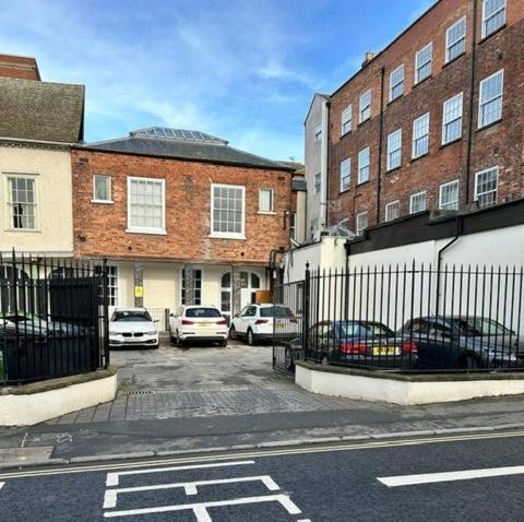 Whiskawaystays - Shaw Mews - Apartment 3 Устър Екстериор снимка